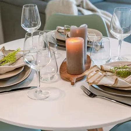 Huswell - Modern In A New Near The Sea *