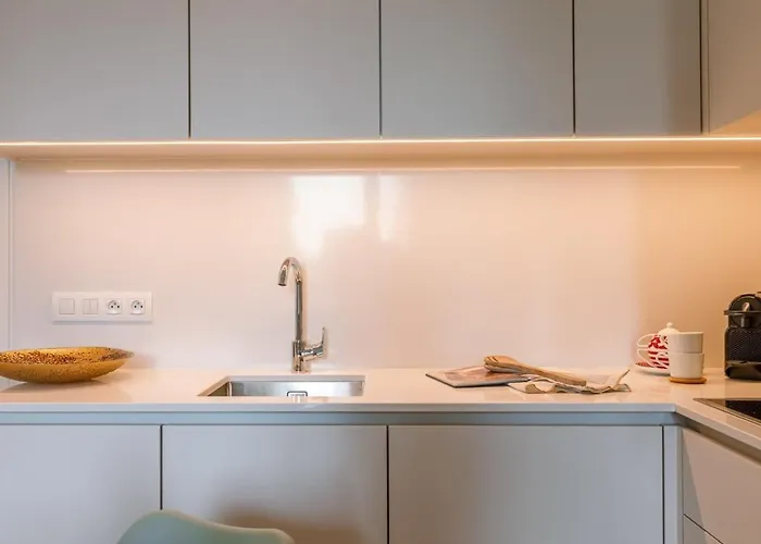 Huswell - Modern In A New Near The Sea Apartment